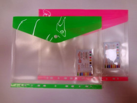 Папка на кнопці A4 LK-2315, горизонтальна, з перфорацією, Імп (12/240)