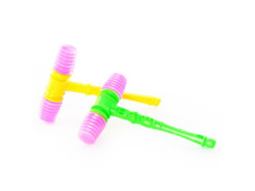 Молоточек 623-2 (240шт) свисток, звук, 2 цвета, в шарике, 11-16,5-2,5см