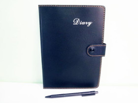 Блокнот А-5 "L" 5825 чор.кож.+руч.96арк.на кноп.119010