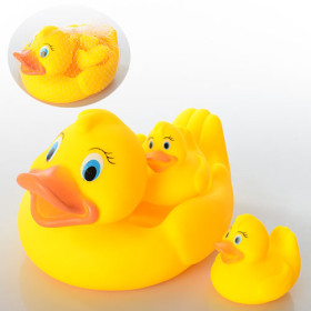 Утка 6327-9 (180шт) для купания, пищалка, утята 3шт, в сетке
