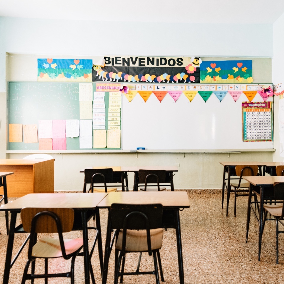 Як прикрасити клас до останнього дзвоника: канцтовари для святкового оформлення?