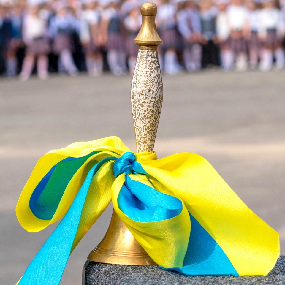 Подарунки на останній дзвоник: що подарувати вчителям та випускникам?